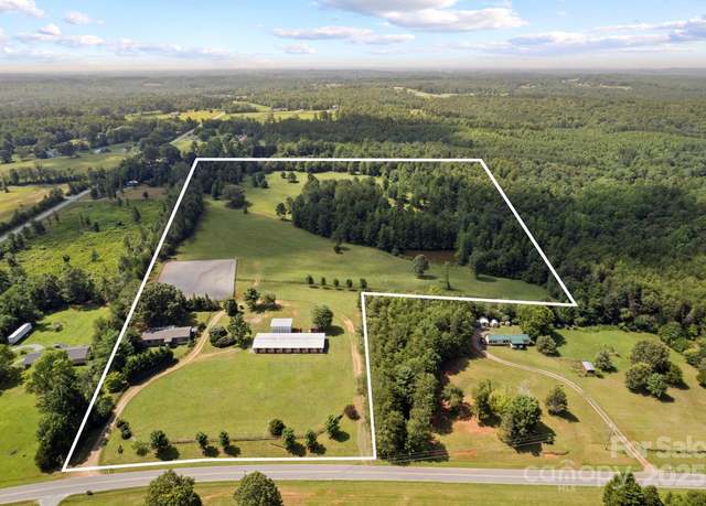 Property at 1896 Green Creek Dr E, Tryon, NC 28782, 3 beds, 2 baths