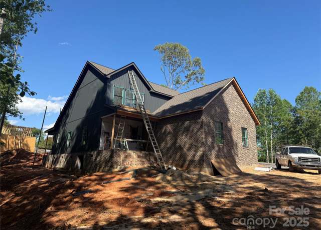 Property at 124 Third St SE, Hildebran, NC 28602, 3 beds, 2.5 baths