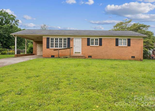 Property at 1019 Carmel Dr, Gastonia, NC 28056, 3 beds, 1.5 baths