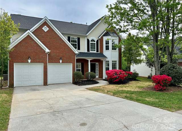 Property at 11339 Fox Hill Dr, Charlotte, NC 28269, 4 beds, 2.5 baths