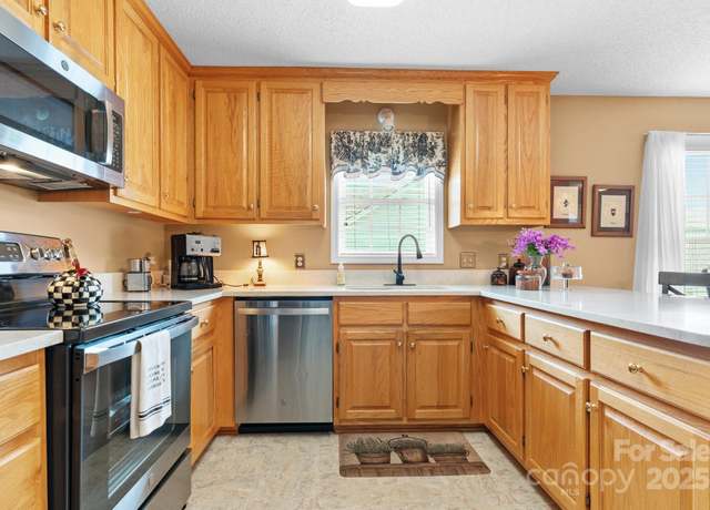 Property at 1206 Wexford Village Cir NE, Lenoir, NC 28645, 2 beds, 2 baths