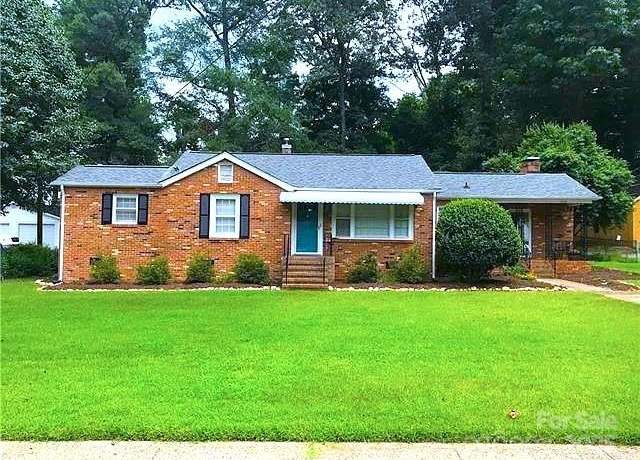 Property at 402 N Hawthorne St, Mount Holly, NC 28120, 3 beds, 2 baths