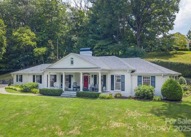 Property at 568 Country Club Dr, Waynesville, NC 28786, 3 beds, 2.5 baths