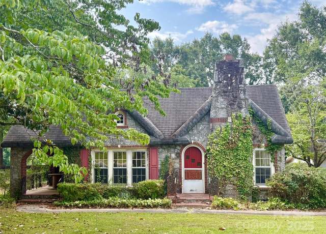 Property at 3985 1st Ave SW, Hickory, NC 28602, 2 beds, 2 baths