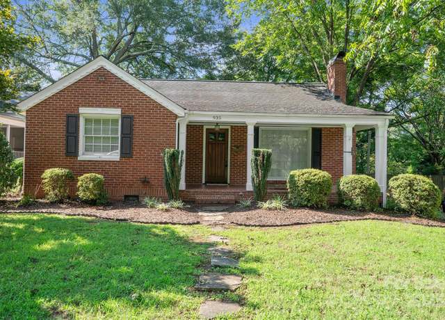 Property at 935 4th Ave NW, Hickory, NC 28601, 3 beds, 2 baths