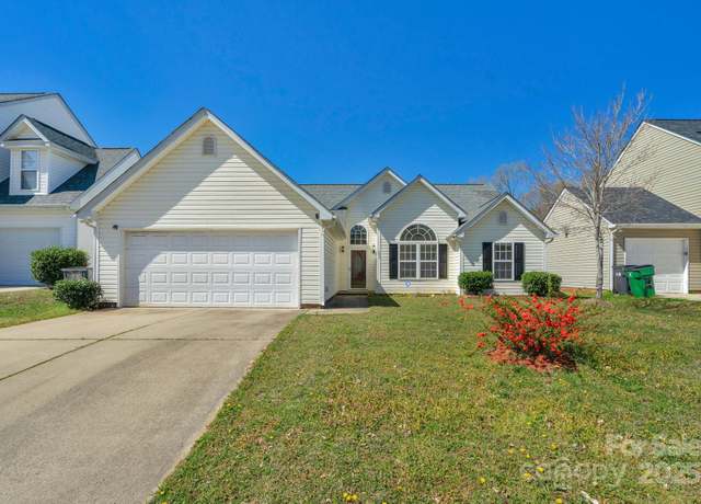 Property at 6821 Parkers Crossing Dr, Charlotte, NC 28215, 3 beds, 2 baths