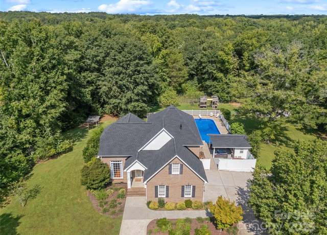 Property at 355 Leisure Ln, Catawba, SC 29704, 3 beds, 2.5 baths