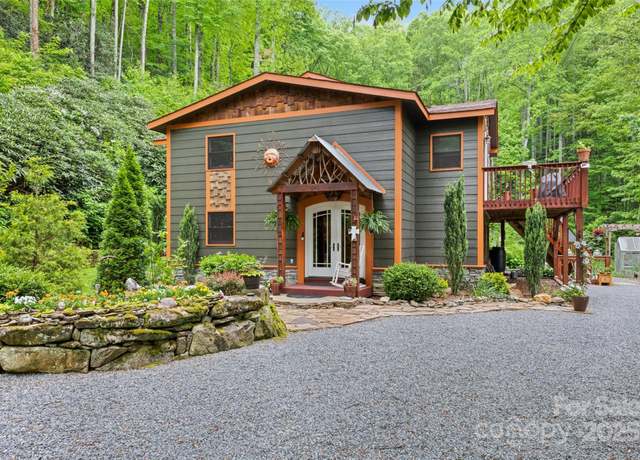 Property at 640 Pot Leg Rd, Waynesville, NC 28785, 2 beds, 2.5 baths