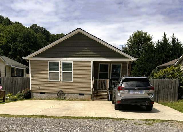 Property at 9 Half Moon Dr, Swannanoa, NC 28778, 3 beds, 2 baths