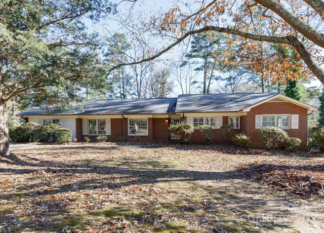 Property at 829 Rawlinson Rd, Rock Hill, SC 29732, 4 beds, 2.5 baths