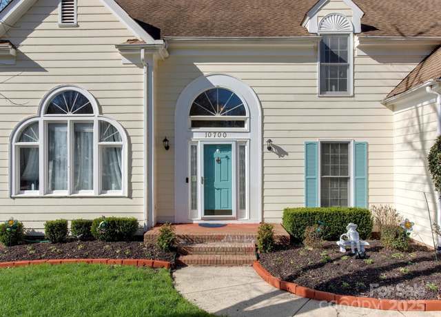 Property at 10700 Summitt Tree Ct, Charlotte, NC 28277, 4 beds, 2.5 baths