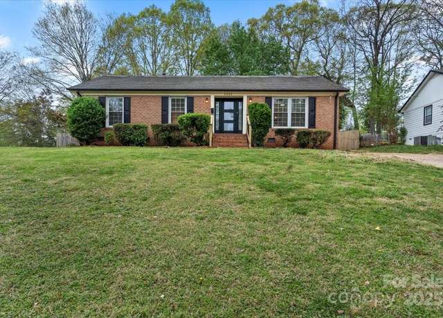 Property at 4932 Delivau Dr, Charlotte, NC 28215, 3 beds, 2 baths