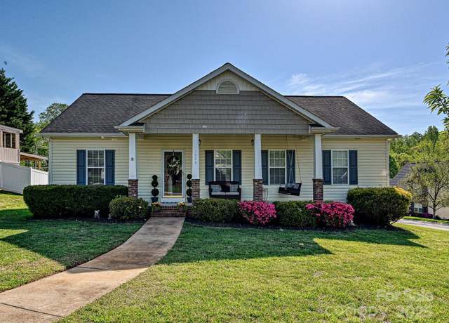 Property at 1009 Preston Dr, Lowell, NC 28098, 4 beds, 2 baths
