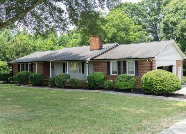 Property at 2376 Charlotte Hwy, Mooresville, NC 28117, 3 beds, 2 baths