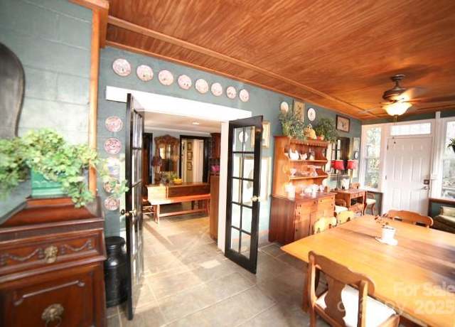 Property at 26 Kitazuma Rd, Black Mountain, NC 28711, 5 beds, 3 baths
