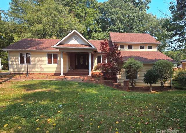Property at 16425 Grapperhall Dr, Huntersville, NC 28078, 3 beds, 2.5 baths