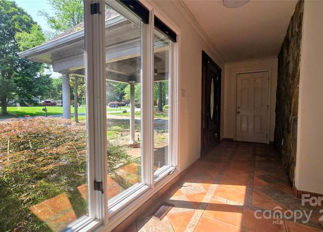 Property at 16425 Grapperhall Dr, Huntersville, NC 28078, 3 beds, 2.5 baths