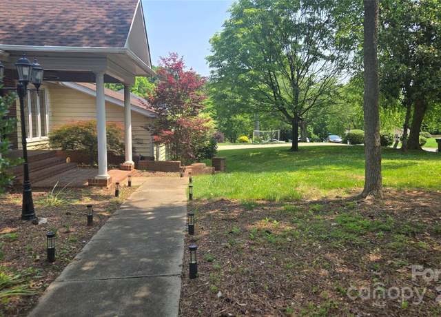 Property at 16425 Grapperhall Dr, Huntersville, NC 28078, 3 beds, 2.5 baths