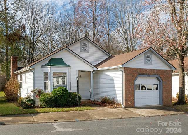Property at 312 Somerton Ct, Hendersonville, NC 28791, 3 beds, 2 baths