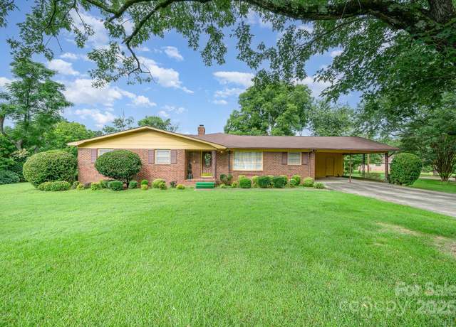 Property at 812 Clinton Ave, Lancaster, SC 29720, 5 beds, 3 baths