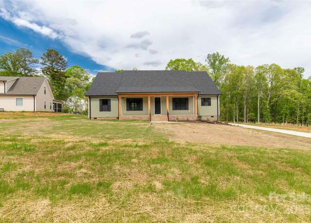 Property at 2212 University Dr, Lancaster, SC 29720, 5 beds, 2 baths