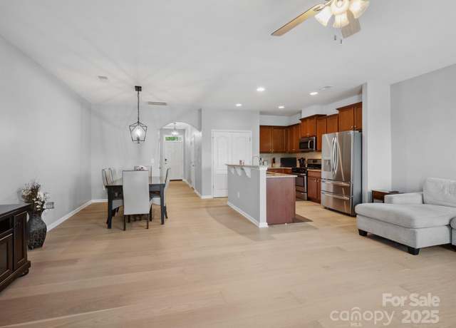 Property at 3306 Yarmouth Ln, Gastonia, NC 28056, 3 beds, 2.5 baths