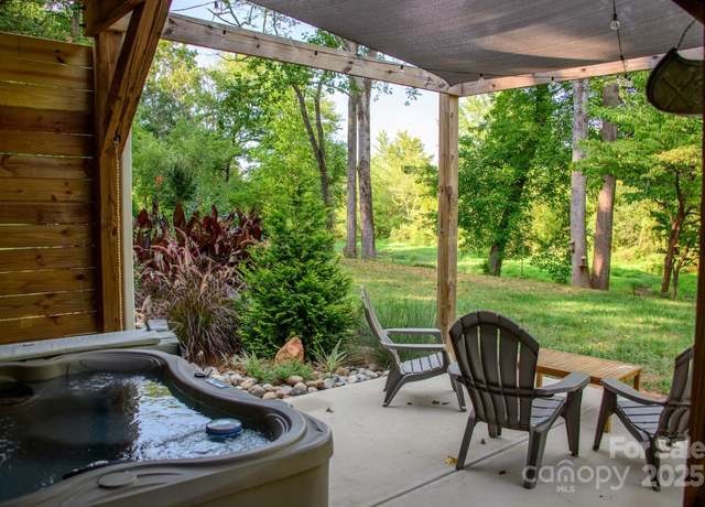Property at 136 Huntington Ln, Mooresville, NC 28117, 3 beds, 2.5 baths
