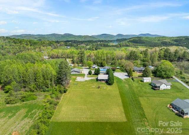 Property at 67 Twin Elm Knl, Hendersonville, NC 28792, 3 beds, 2 baths