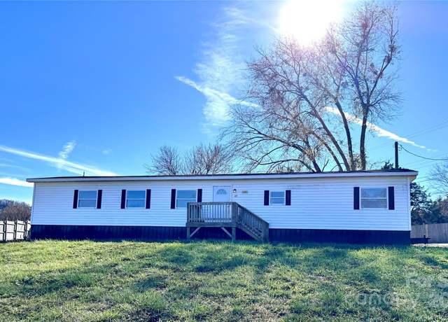Property at 49 Cedar Dr, Marion, NC 28752, 2 beds, 2 baths