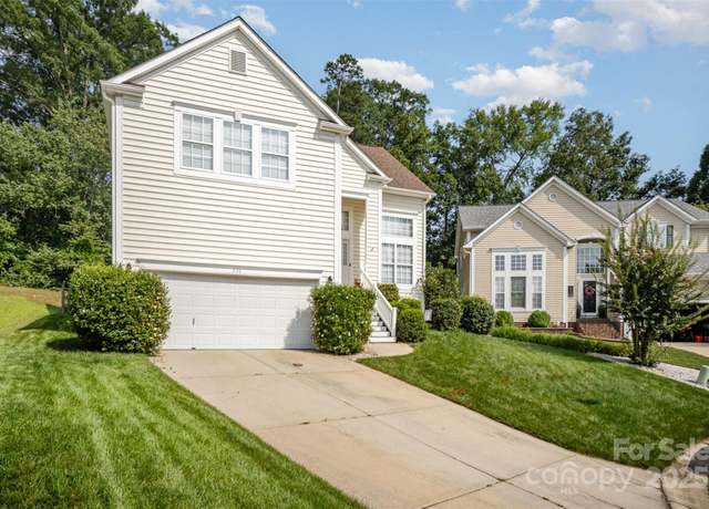 Property at 220 Holmes Ct, Concord, NC 28027, 4 beds, 2.5 baths
