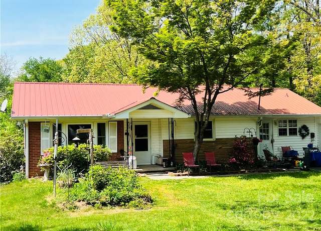 Property at 924 Brooklyn Ave, Hendersonville, NC 28739, 3 beds, 2 baths