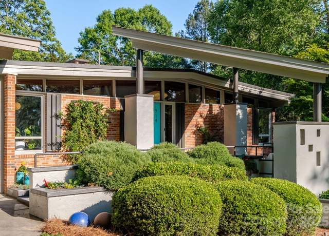 Property at 714 Larkhall Ln, Charlotte, NC 28211, 4 beds, 3 baths