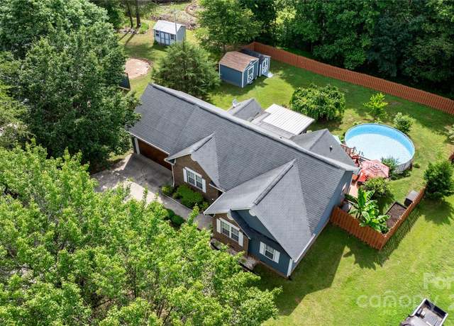 Property at 1305 Creekview Dr, Gastonia, NC 28052, 3 beds, 2 baths