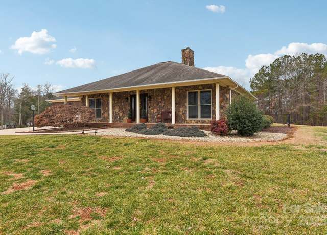 Property at 3745 Dockside Ln, Sherrills Ford, NC 28673, 3 beds, 2 baths