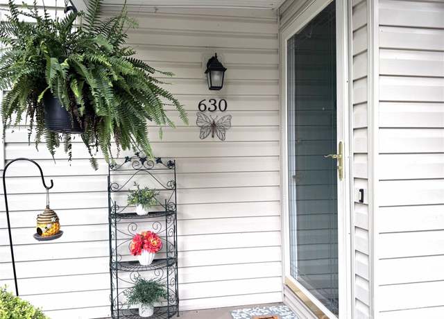 Property at 630 Britton Creek Dr, Hendersonville, NC 28791, 2 beds, 2 baths