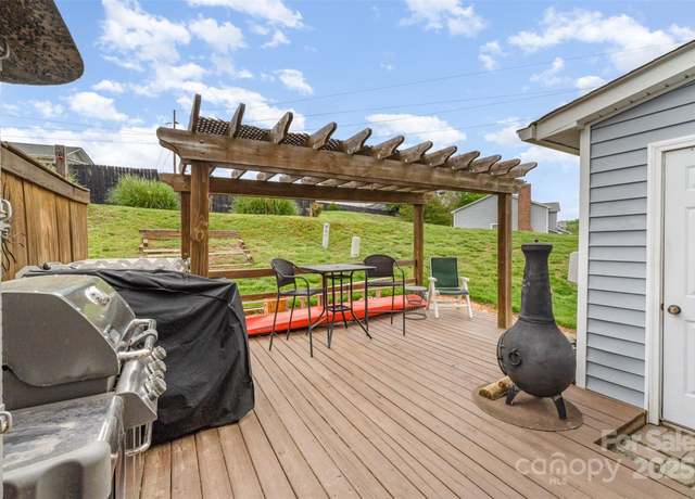 Property at 1424 River Dr, Belmont, NC 28012, 2 beds, 1.5 baths