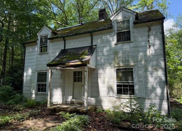 Property at 59 Laurel Ln, Black Mountain, NC 28711, 3 beds, 1 bath