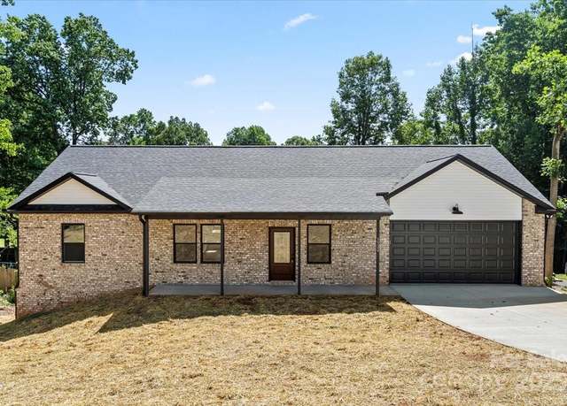 Property at 5526 Brookwood Ln, Hickory, NC 28602, 3 beds, 2 baths