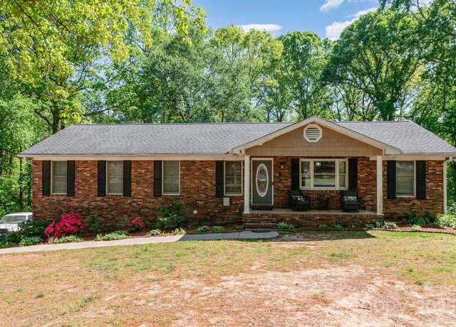 Property at 1565 Oakridge Dr, Salisbury, NC 28146, 3 beds, 3 baths