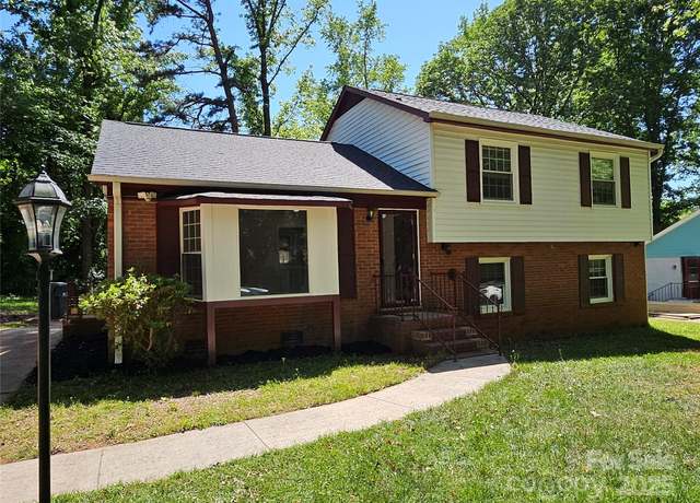 Property at 6212 Snowcrest Ct, Charlotte, NC 28212, 3 beds, 1.5 baths