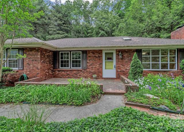 Property at 8 Chunns View Dr, Asheville, NC 28805, 3 beds, 2.5 baths