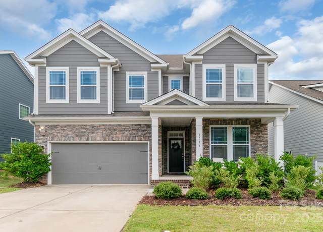 Property at 1016 Burton Point Ct, Waxhaw, NC 28173, 3 beds, 2.5 baths