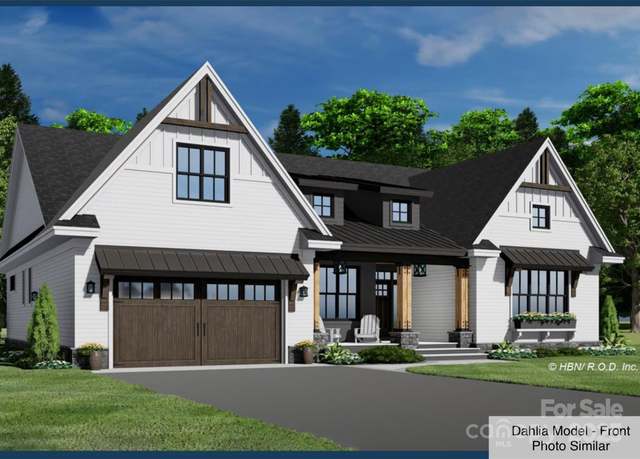 Property at 29 W Park Ave, Hendersonville, NC 28792, 3 beds, 2.5 baths