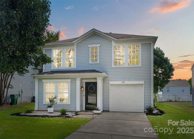 Property at 1911 Almond Hills Dr, Charlotte, NC 28262, 3 beds, 2.5 baths