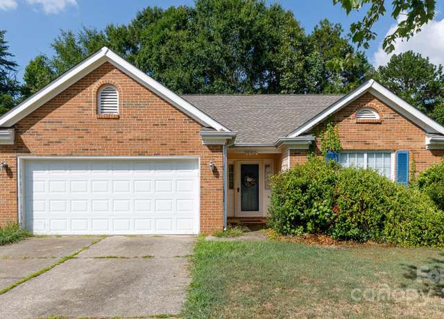 Property at 8601 Findon Pl, Charlotte, NC 28215, 3 beds, 2 baths