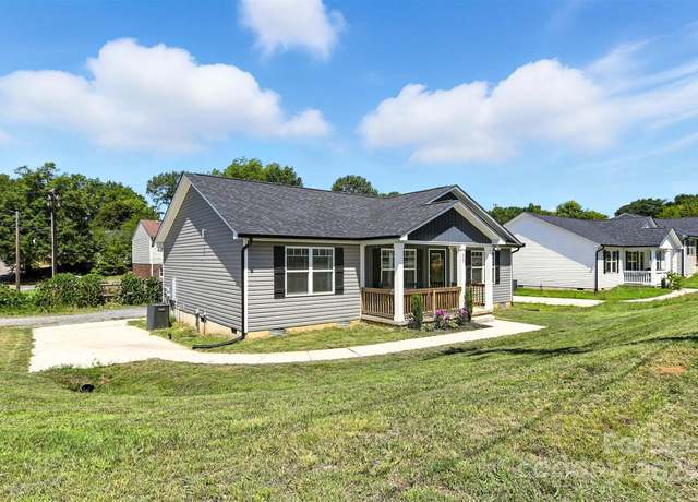 Property at 620 13th St SW, Hickory, NC 28602, 3 beds, 2 baths