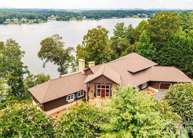 Property at 833 36th Avenue Pl NW, Hickory, NC 28601, 6 beds, 4 baths