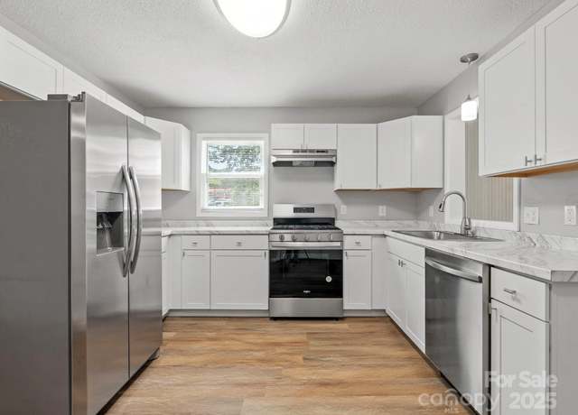 Property at 1021 Chandler Dr, Rock Hill, SC 29732, 4 beds, 1.5 baths