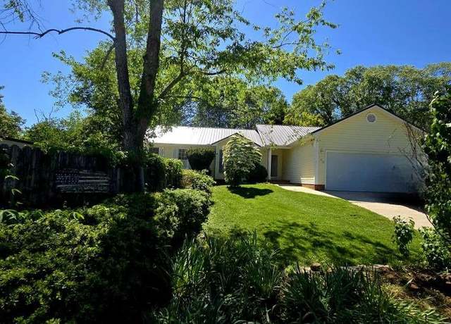 Property at 15 Primrose Ln, Asheville, NC 28805, 3 beds, 2 baths
