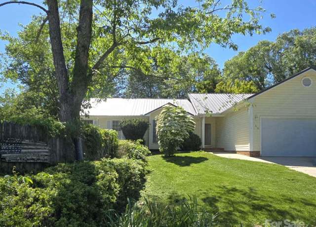 Property at 15 Primrose Ln, Asheville, NC 28805, 3 beds, 2 baths